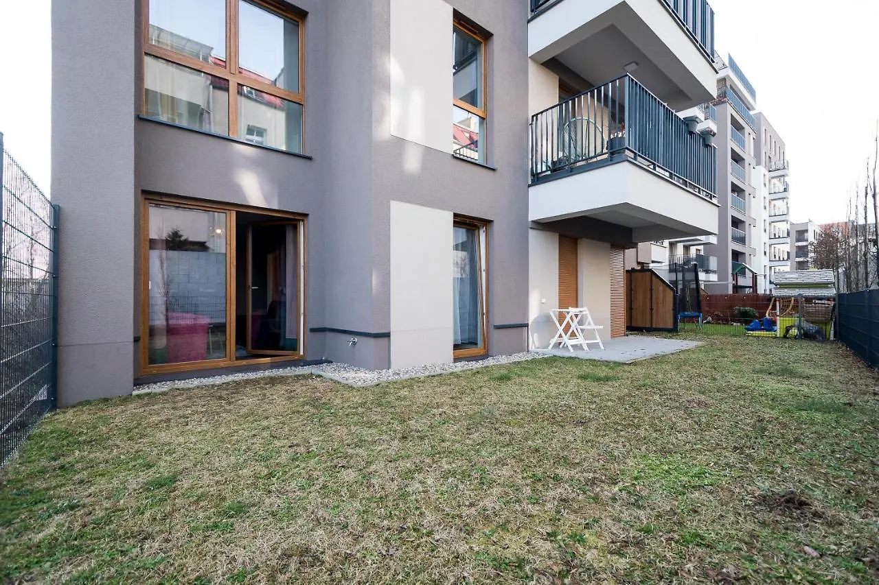 Apartment Apartament Z Ogrodkiem I Garazem Posen
